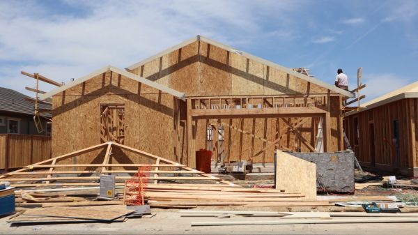 Doit-on assurer différemment une maison en bois ?